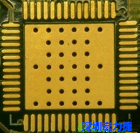 這是最不好的通孔設(shè)計，貫穿通孔直接擺放于QFN的接地散熱墊上，制造上無法確保其錫量，也就無法確保焊接良好。