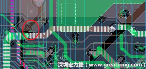 慢慢確認CAF發(fā)生的位置后，可以配合Gerber查看PCB的結構是否有通孔太近或是線路太近的問題。