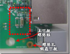有人認(rèn)為電容旁邊已經(jīng)有螺絲將電路板固定于機(jī)殼上了，不應(yīng)該發(fā)生電路板彎曲的現(xiàn)象才對。