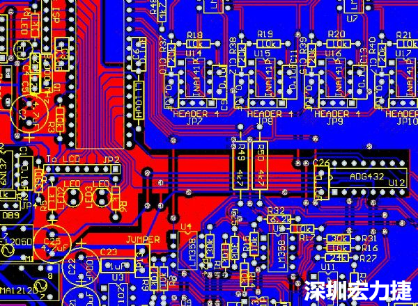 一般產(chǎn)品的PCB設(shè)計(jì)，多數(shù)先決定元件布局，再進(jìn)行線路連接，于元件位置就先改善干擾問(wèn)題，再?gòu)木€路細(xì)節(jié)著手改善產(chǎn)品。