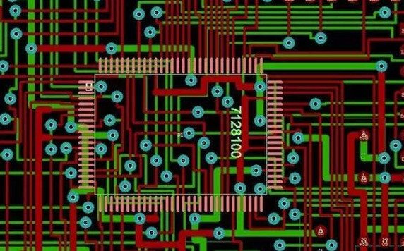 圖1：兩種PCB模型的部分電路。頂圖：傳統(tǒng)設(shè)計(jì)版本。